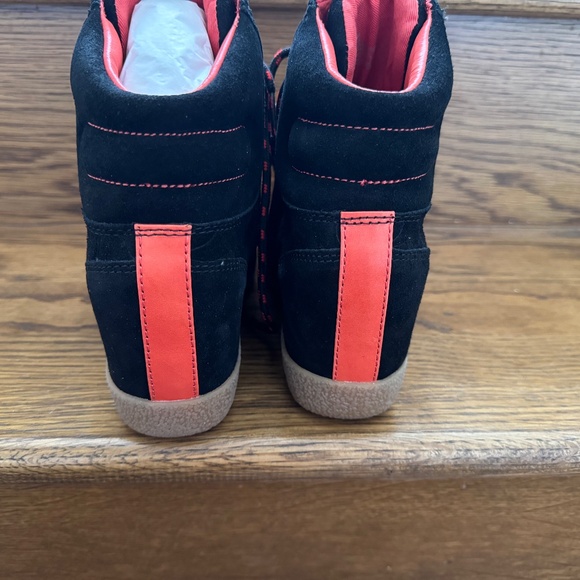 NEW IN BOX Coach Noelle hidden wedge ankle boots with red and black laces - Picture 4 of 9